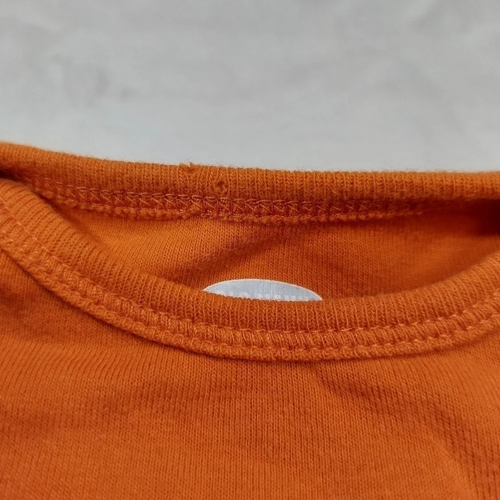 OLD NAVY ORANGE HALLOWEEN BAT WANNA HANG GENDER NEUTRAL BODYSUIT SIZE 3-6 MONTH
